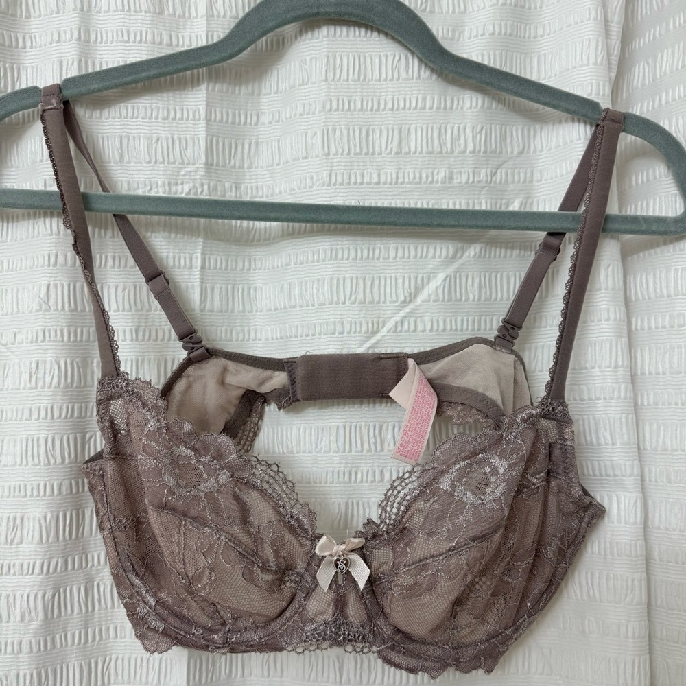 Victoria Secret body by Victoria bra